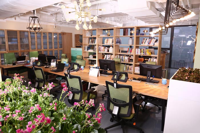 傳媒公司辦公室辦公區(qū)域裝修設計效果圖