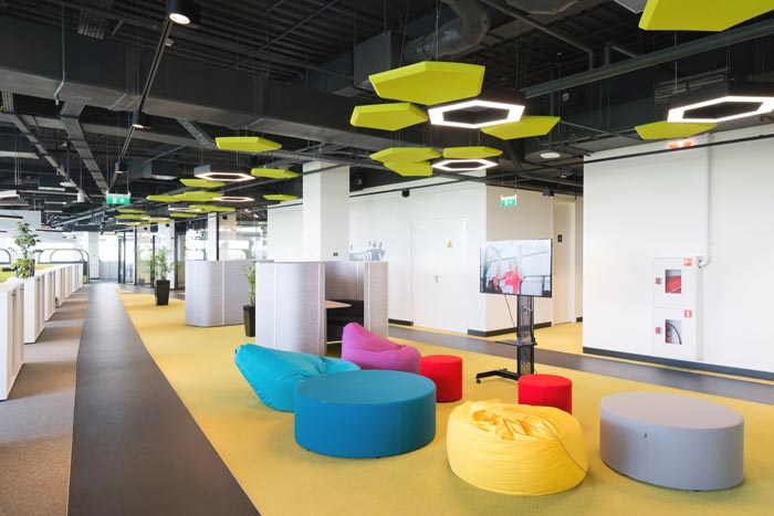 運動用品制造商廠家辦公室休息區(qū)域裝修設計案例效果圖