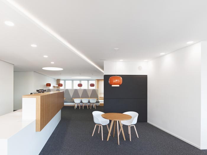 軟件開發(fā)公司辦公室前臺(tái)裝修設(shè)計(jì)案例效果圖