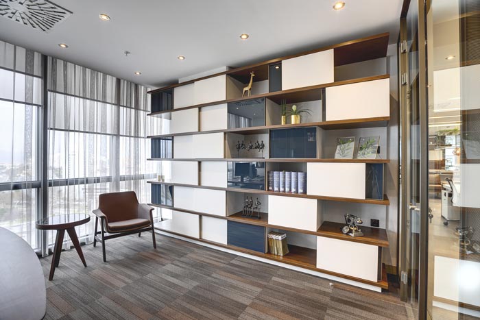 法律服務(wù)咨詢公司總經(jīng)理辦公室展示區(qū)域裝修設(shè)計案例效果圖