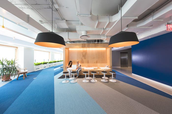 網(wǎng)絡(luò)服務(wù)商辦公室交流區(qū)域裝修設(shè)計案例效果圖