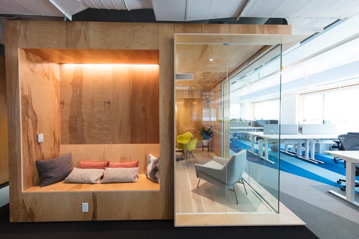 網(wǎng)絡(luò)服務(wù)商辦公室辦公區(qū)域裝修設(shè)計案例效果圖