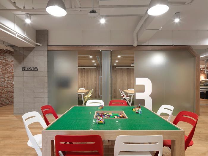 動漫公司工業(yè)風(fēng)辦公室裝修設(shè)計案例效果圖