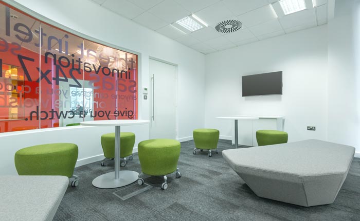 服飾公司辦公室交流區(qū)域線裝修設(shè)計(jì)案例效果圖