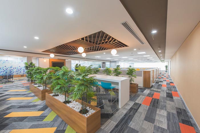 互聯(lián)網(wǎng)服務(wù)提供商辦公室動線裝修設(shè)計案例效果圖