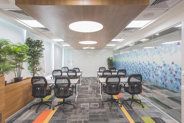 互聯(lián)網(wǎng)服務(wù)提供商辦公室匯報區(qū)域裝修設(shè)計案例效果圖