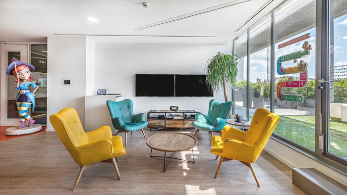 網(wǎng)絡(luò)游戲公司辦公室接待區(qū)域裝修設(shè)計案例效果圖