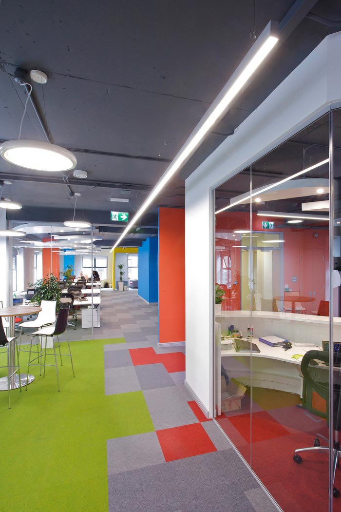 通信科技公司辦公室動(dòng)線裝修設(shè)計(jì)案例效果圖