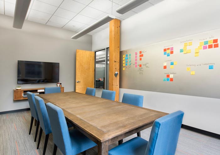 用戶體驗設(shè)計公司辦公室會議室裝修設(shè)計案例效果圖