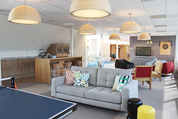 創(chuàng)新人性化辦公室?jiàn)蕵?lè)區(qū)域裝修設(shè)計(jì)案例效果圖