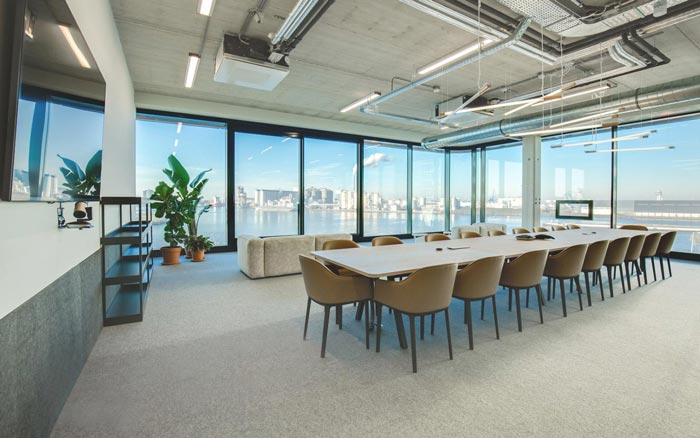 500平方廣告公司辦公室大型會(huì)議室裝修實(shí)景圖