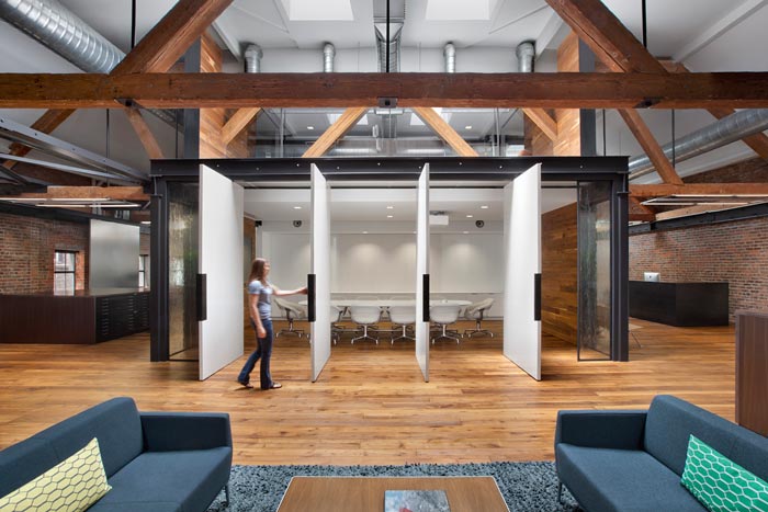 480平方兩層辦公室會議區(qū)域裝修設(shè)計實景圖