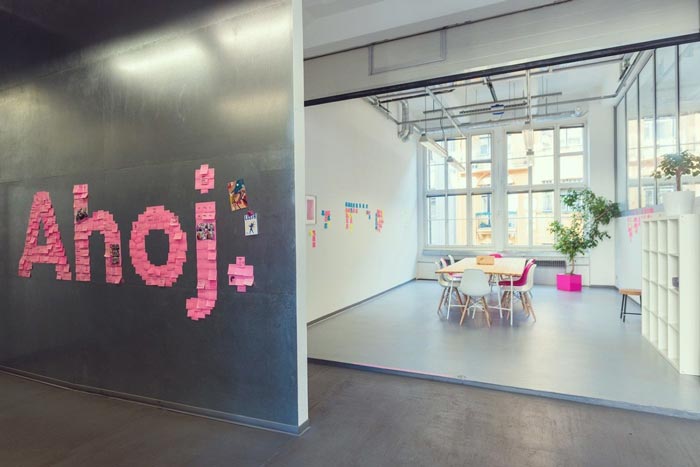 550平方辦公室進(jìn)門(mén)區(qū)裝修設(shè)計(jì)實(shí)景圖