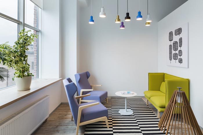 照明公司辦公室接待區(qū)裝修設(shè)計案例效果圖