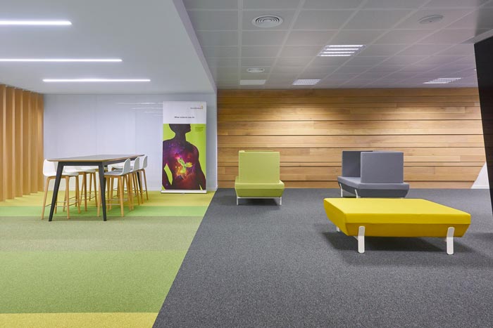 全球制藥公司辦公室接待區(qū)域裝修設(shè)計(jì)案例效果圖