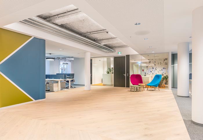 軟件開發(fā)公司辦公室進門區(qū)域裝修設計案例效果圖