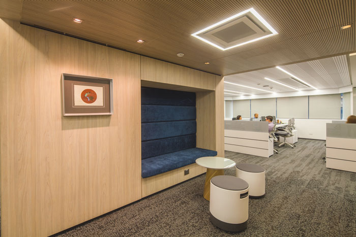 貸款金融公司辦公室辦公區(qū)域裝修設(shè)計(jì)案例效果圖