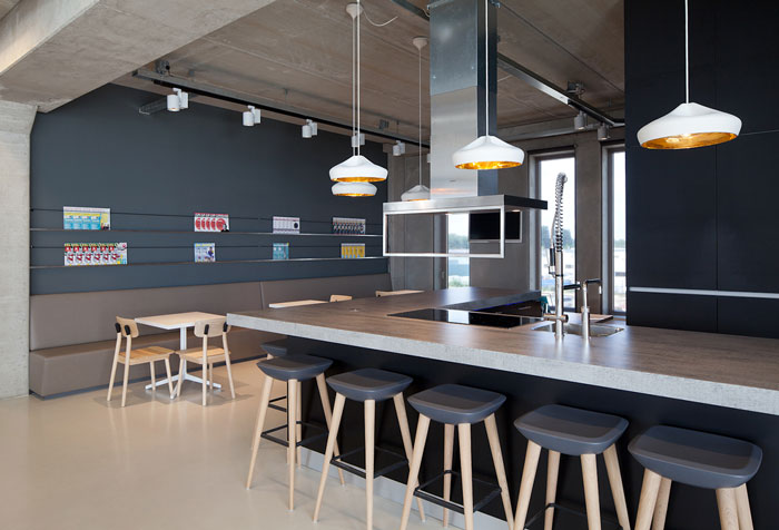 新媒體現(xiàn)代簡約辦公室茶水間裝修設(shè)計(jì)案例效果圖