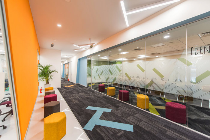 辦公室走廊設(shè)計案例效果圖