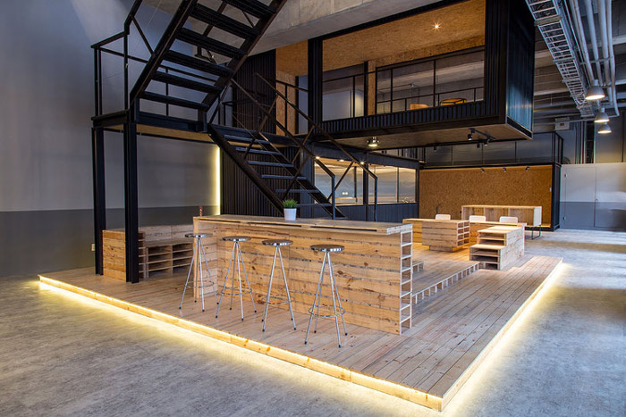 物流公司loft風(fēng)格辦公室接待區(qū)裝修設(shè)計(jì)案例效果圖