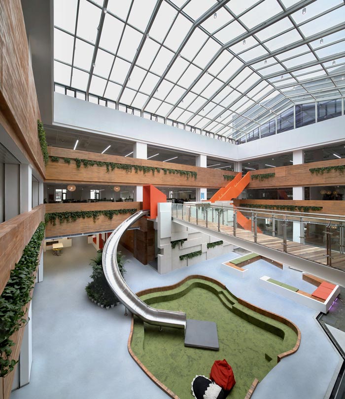 企業(yè)總部辦公室滑梯裝修設計效果圖