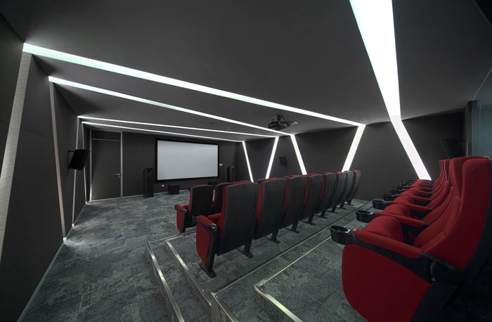 企業(yè)總部辦公室電影區(qū)裝修設計效果圖
