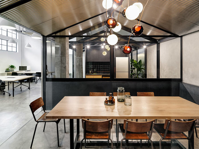 箱包公司辦公室接待區(qū)裝修設計效果圖