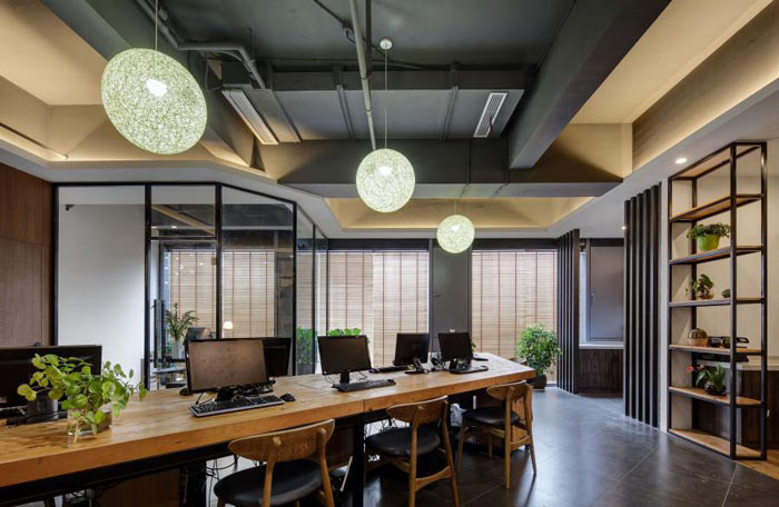 進出口貿(mào)易公司辦公室辦公桌裝修設(shè)計效果圖