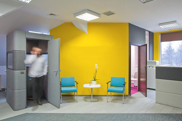 服裝廠辦公室前臺(tái)裝修設(shè)計(jì)案例效果圖