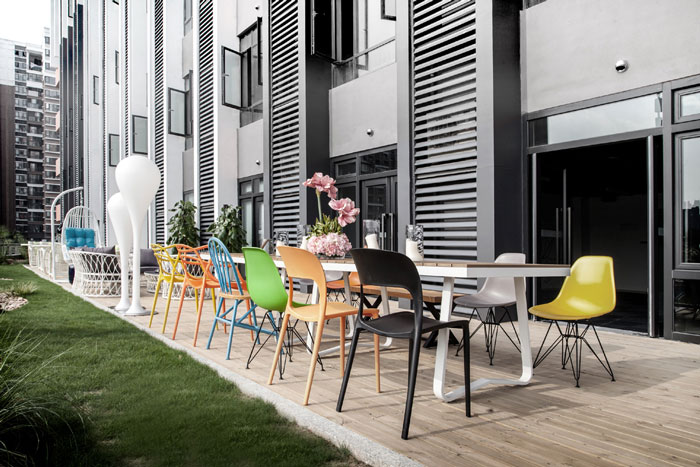 金融科技辦公室戶外休息區(qū)裝修設(shè)計效果圖