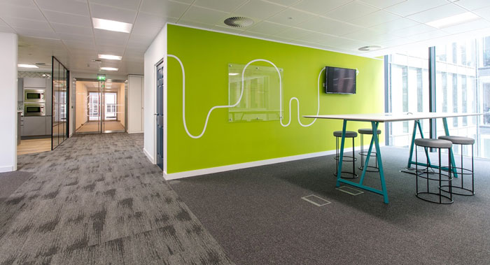 600平方辦公室交流背景墻裝修設(shè)計(jì)效果圖