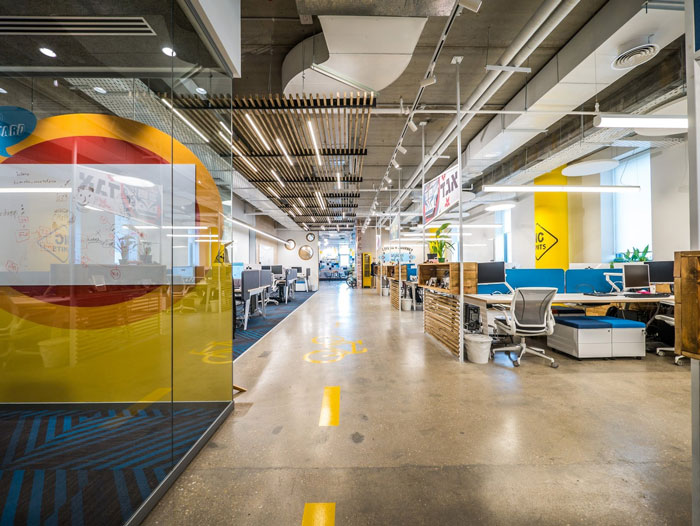 軟件開(kāi)發(fā)公司辦公室裝修設(shè)計(jì)實(shí)景圖