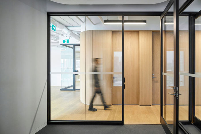 金融風(fēng)投公司辦公室動(dòng)線裝修設(shè)計(jì)效果圖