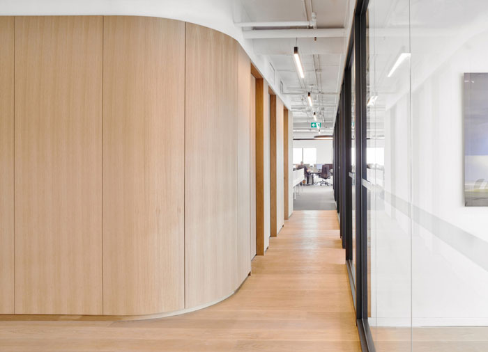 金融風(fēng)投公司辦公室過(guò)道裝修設(shè)計(jì)效果圖