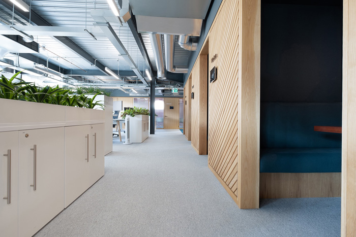 科技公司辦公室過(guò)道裝修設(shè)計(jì)效果圖