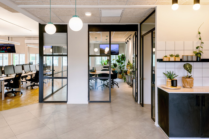 網(wǎng)絡辦公室過道裝修設計效果圖