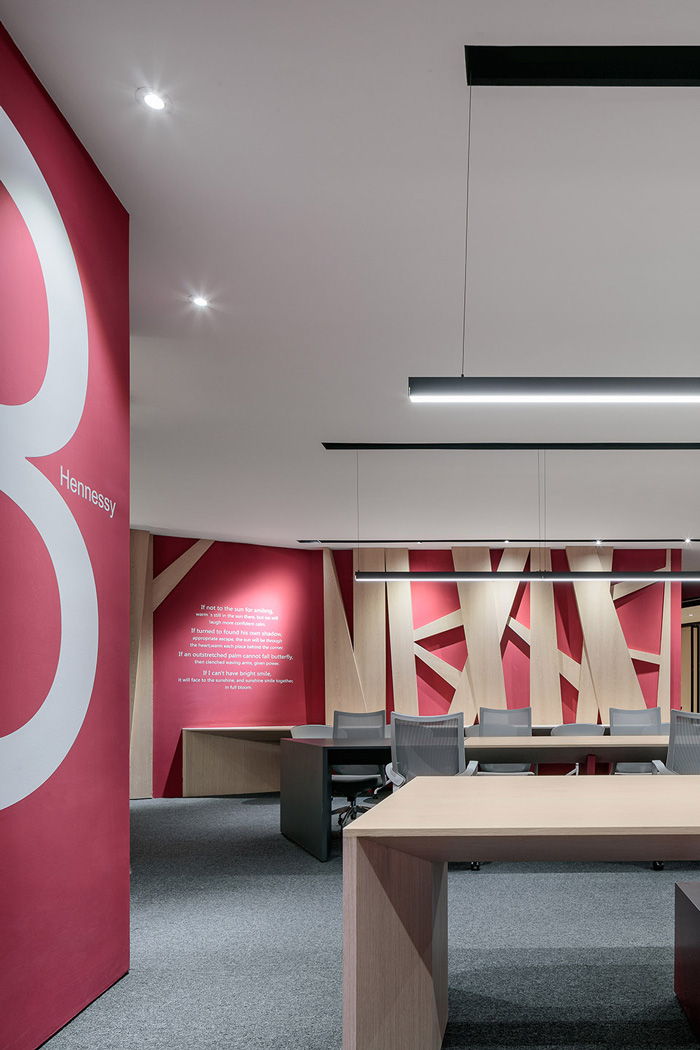 科技辦公室辦公區(qū)裝修設(shè)計效果圖