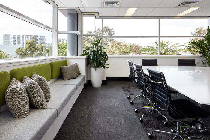 旅行社辦公室會(huì)議室裝修設(shè)計(jì)效果圖