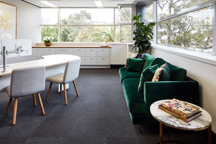 旅行社辦公室休息區(qū)裝修設(shè)計(jì)效果圖