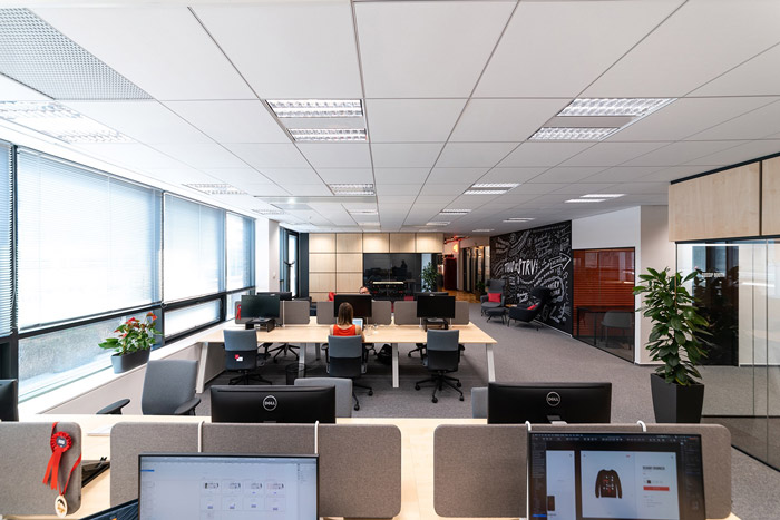 軟件開發(fā)公司辦公室辦公區(qū)設(shè)計效果圖