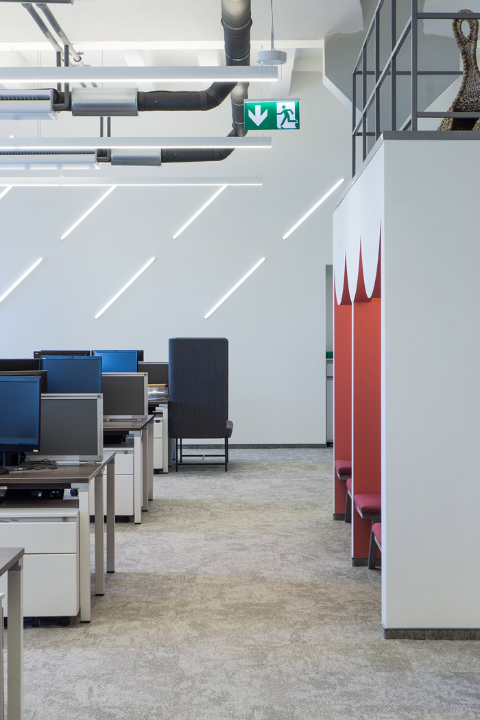 工業(yè)閣樓loft辦公室過道裝修設(shè)計效果圖