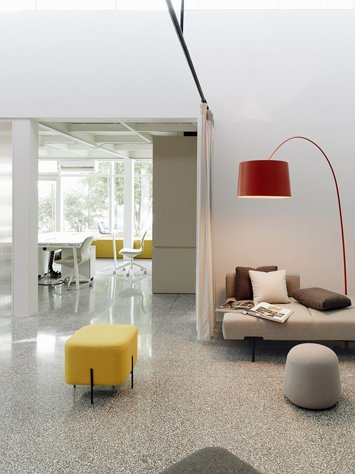 影視辦公室討論區(qū)裝修設(shè)計(jì)效果圖