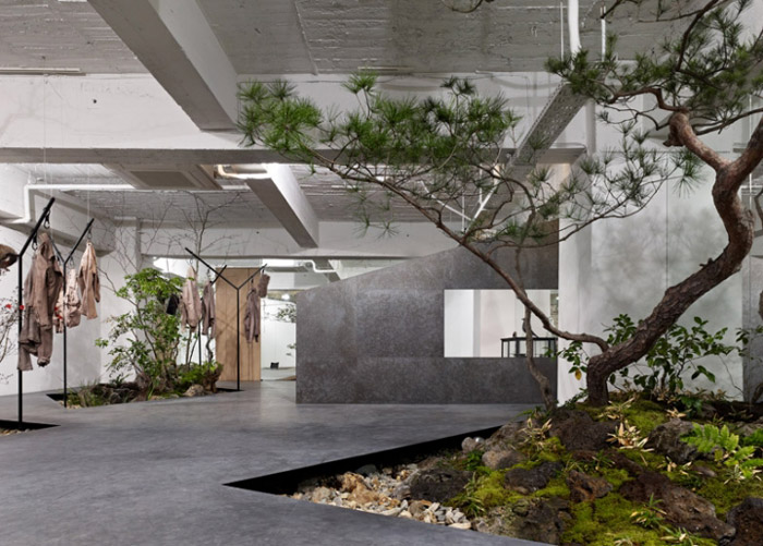 皮具公司過道展廳裝修設(shè)計(jì)效果圖