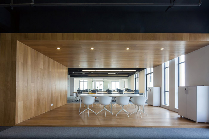 電子商務(wù)辦公室會議區(qū)裝修設(shè)計效果圖