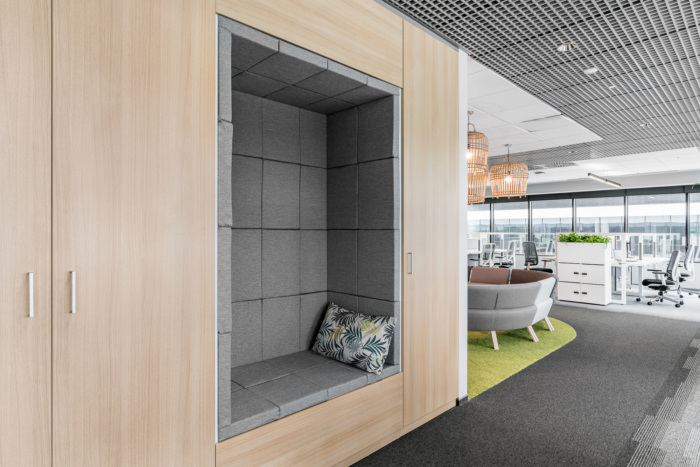 創(chuàng)意辦公過道裝修設(shè)計效果圖