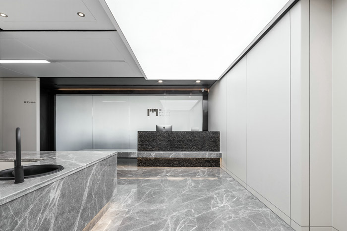 600m2現(xiàn)代辦公室進門區(qū)裝修設(shè)計效果圖