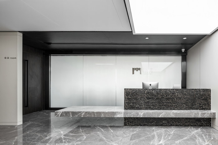 600m2現(xiàn)代辦公室前臺裝修設(shè)計效果圖