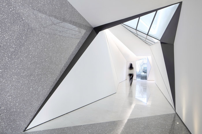 互聯(lián)網(wǎng)辦公室過道裝修效果圖