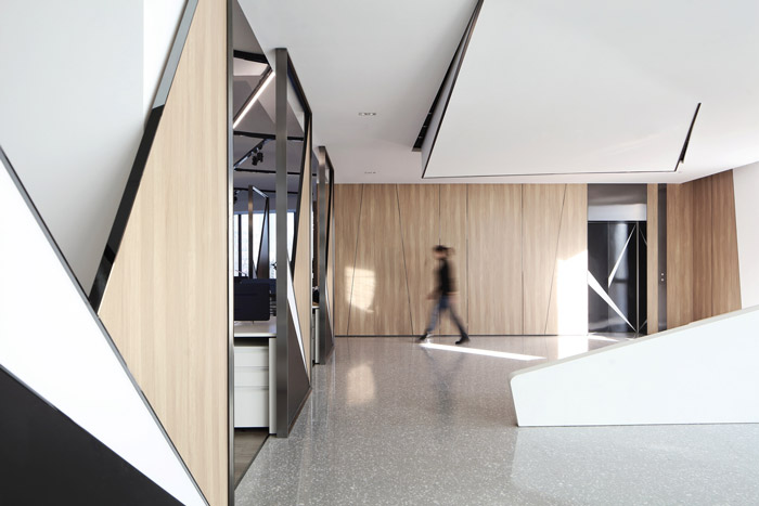 互聯(lián)網(wǎng)辦公室二樓過道裝修效果圖