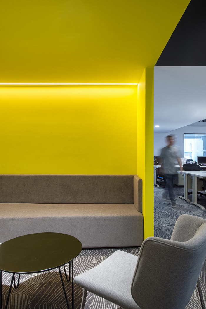 總部辦公樓辦公區(qū)裝修效果圖